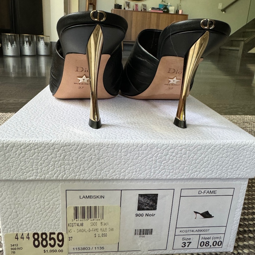 Beautiful Dior shoes, worn once size 7 black color.